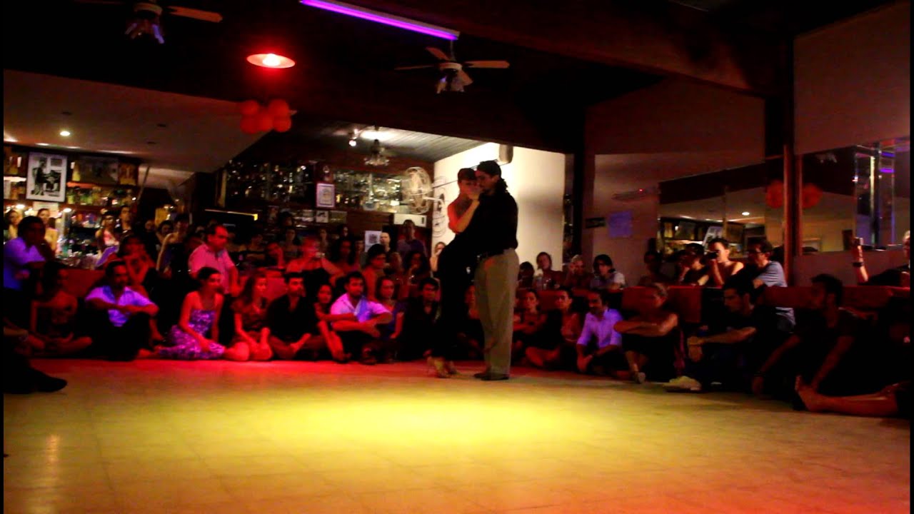 Video thumbnail for Ariadna Naveira y Fernando Sánchez baile en Milonga 10 - Una Fija