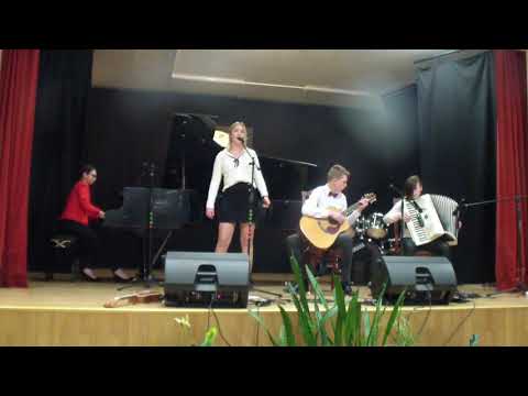 Garliavos Juozo Lukšos gimnazijos ansamblis " Afroditė  ir Narcizas"