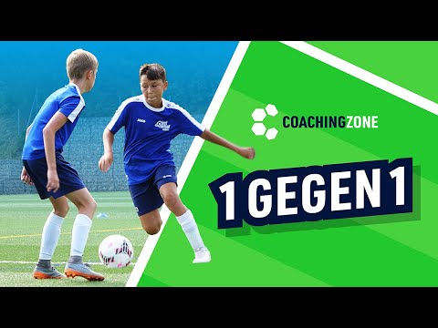 Fussballtraining: 1 gegen 1 seitlich mit Schulterblick