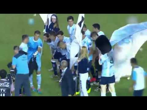 "Tremendo recibimiento de RACING CAMPEON TORNEO PRIMERA DIVISION 2014" Barra: La Guardia Imperial &bull; Club: Racing Club &bull; País: Argentina