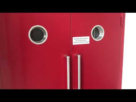 Très joli monte charge Schindler à traction @ Rue de Grandson, Yverdon-les-Bains, Suisse.