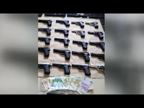 Zaplena 25 gasnih pištolja