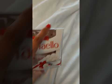 RAFFAELLO ALMOND COCONUT TREAT CANDY BY FERRERO #satisfying #asmrsounds #ferrero #foodie #shorts