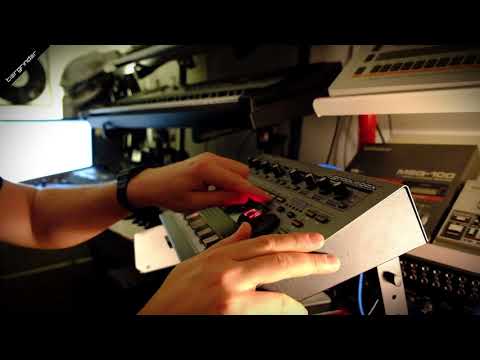 Roland MC-303 Groovebox