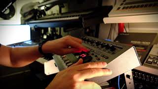 Video thumbnail for Roland MC-303 Groovebox by tiergrinder