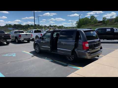 This is the 2015 Chrysler Town & Country S package!!!!