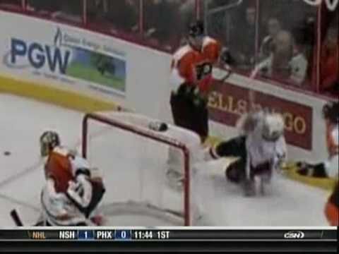 Andrej Meszaros straightens out Boyd Gordon