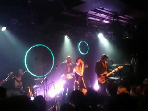 JEANNE CHERHAL - LA PEAU SUR LES OS - Live in PARIS 2011