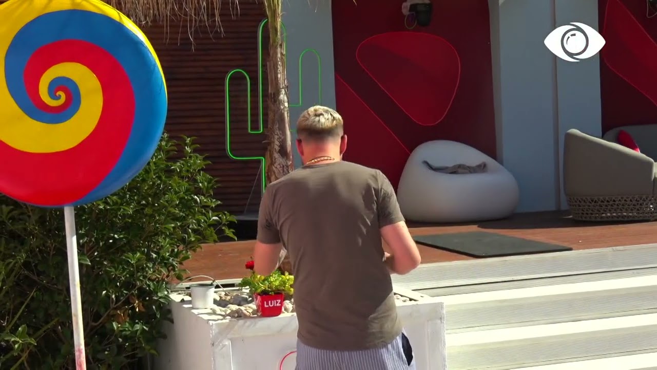 Pasi përgatisin kafen, Luizi dhe Elvisi fshehin sërish lugët e ekspresit