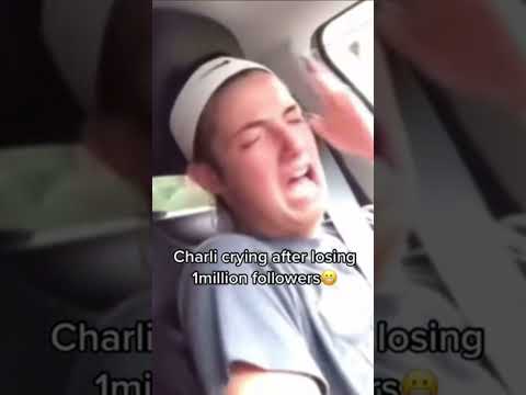 Charlie D’Amelio crying after losing 1 million
