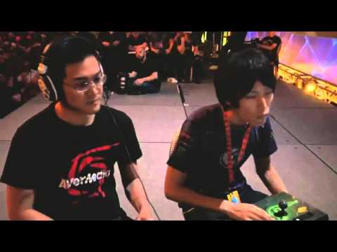 EVO 2015 GRAND FINALS - Momochi (Ken/ERyu) vs. Gamerbee (Adon) - USFIV