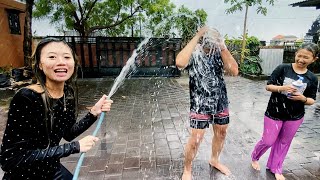 Download lagu NO CUT NO EDIT HUJAN-HUJANAN!! SERU BANGET!! mp3