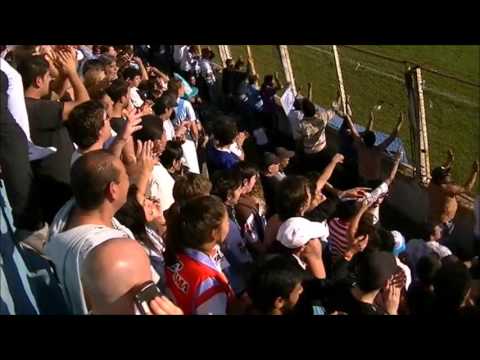 "LA FIESTA DEL MATE EN CANCHA DE LINIERS." Barra: La Banda del Mate • Club: Argentino de Quilmes • País: Argentina