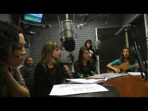 Natalia, Romina, la Chiqui y Claudia cantan "Quién va a cantar" en Defensores de Locio