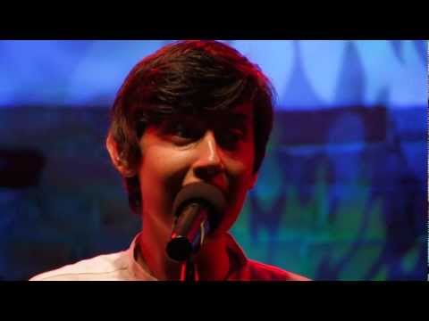 Spotkania Zamkowe Śpiewajmy Poezję 2011 Olsztyn Piotr Tłustochowicz.mp4