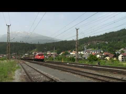 1020 018 mit Güterzug in Spittal-Millstättersee