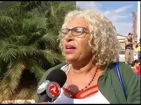 Servidores da prefeitura de Carmo do Cajuru fazem manifestação