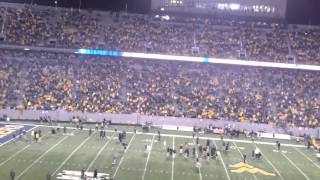 preview picture of video 'Singing country roads at WVU Football game'