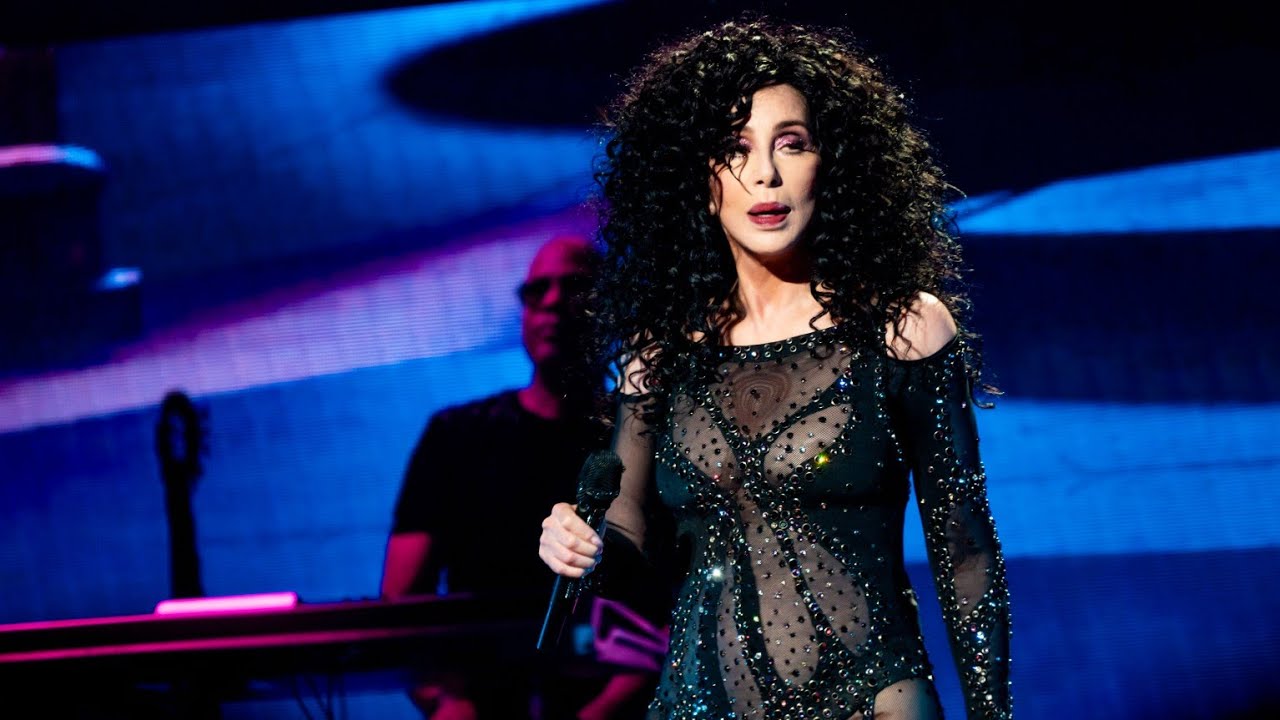 Cher - If I Could Turn Back Time (Here We Go Again Tour) - YouTube