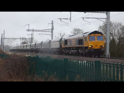 Heavy Rain Lashes Down As GBRf 66702 + DR 76911 Cross Over At Wootton Bassett With Tones (17/2/21)