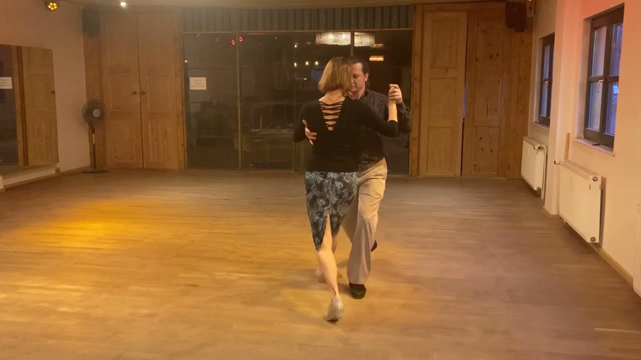 Tango mit Angela & Andreas, „Kreuzspielereien III“, Tänzerische Zfg. Online Unterricht 5.5.2021