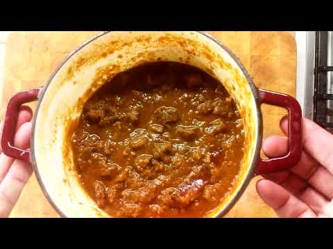 Egri vörösboros marhalábszár pörkölt, sűrű szafttal, többször visszapirítva, mint a nagykönyvben :-)