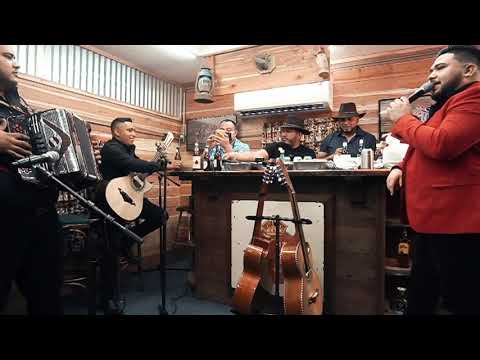 Nuevo Codigo Ft. Mariano Secretto '' Tan Bella y Presumida '' En Vivo