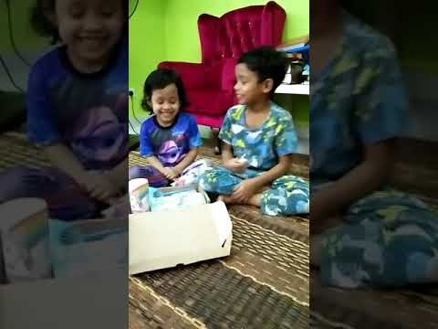 bagi hadiah dekat wafiya disemenyih ...happy birthday wafiya 6y 🥳🥳🥳🎉🎉🎉