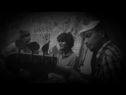 মাটির একটা কেস বানাইয়া মেশিন দিছে তার ভিতর