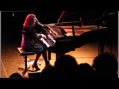 Dominica au piano en spectacle