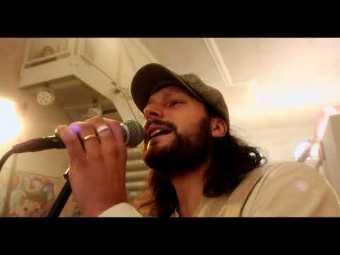 Jens Hult -  Måla himlen blå (Vargens sista sång) Live från Hospitalet