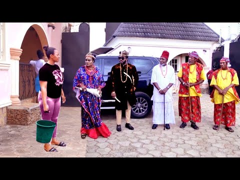 Le prince rentre de l'étranger et tombe amoureux de la pauvre fille dont tout le monde se moque de 2