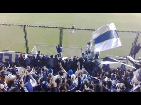 "Esta re Golpeada, La puta del pincha esta como loca no entiende nada.." Barra: La Banda de Fierro 22 &bull; Club: Gimnasia y Esgrima