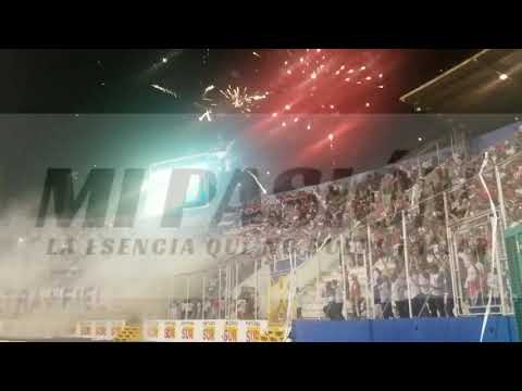 "Show de la hinchada de Club Olimpia Deportivo en el encuentro ante Real Sociedad" Barra: La Ultra Fiel • Club: Club Deportivo Olimpia