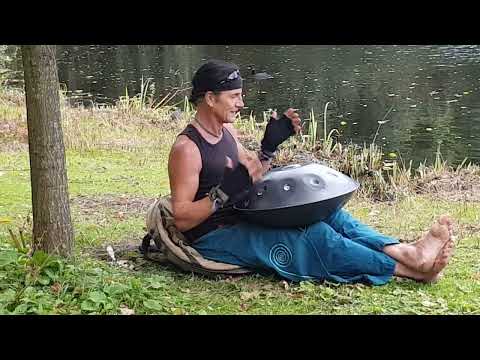 Handpan player