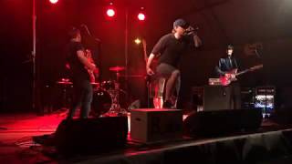 Video B_side - nohy nech na zemi live