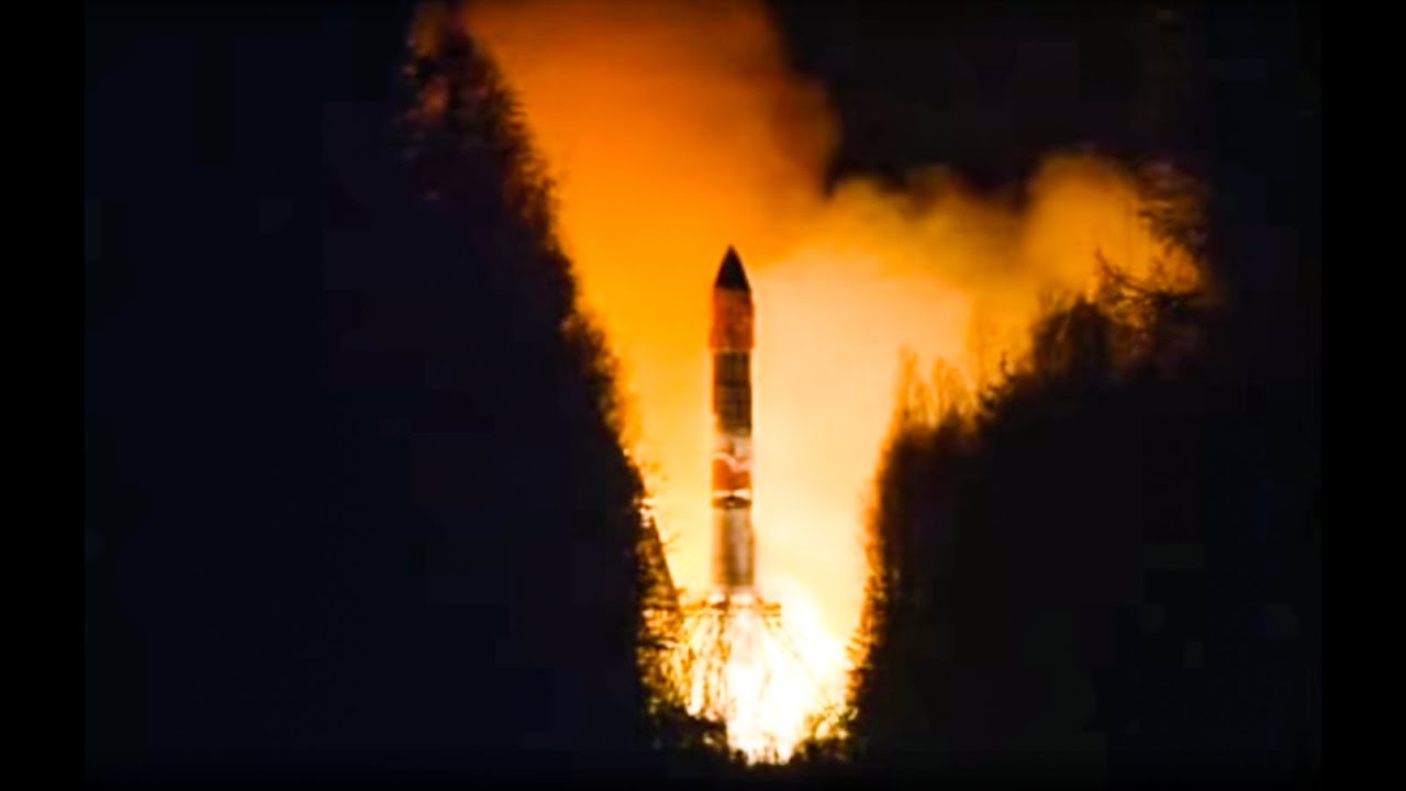 Soyuz Rocket Launch Failure - Rocket Explosion home video - YouTube