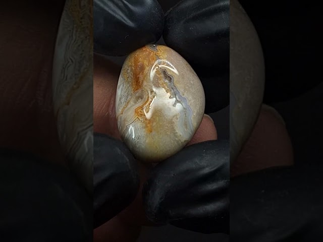 حجر عقيق جزع خام طبيعي