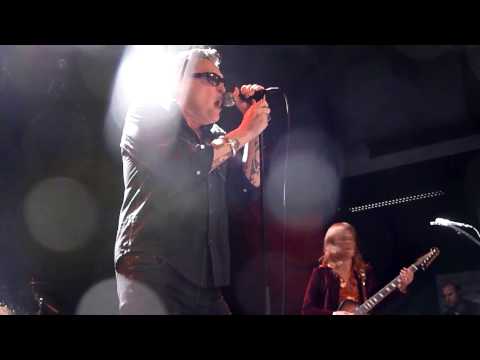 Barry Hay Flying V Formation -- COOL AS IT GETS -- Iduna Drachten -- 13 november