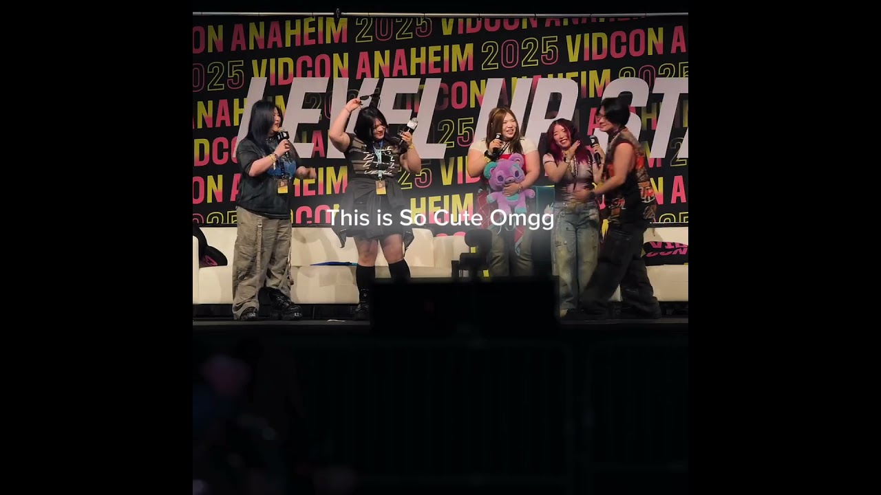 Draco Hugging His Sisters❤️#krew #vidcon2025 #cute #draco #funneh #gold #rainbow #Lunar