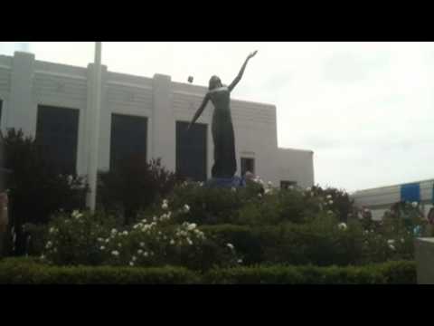 Die Statue von Myrna Loy kehrt zur Venice High zurück