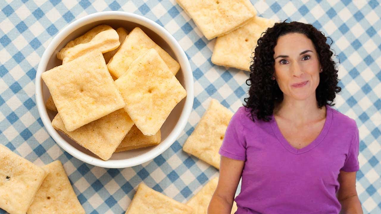 5 Ingredient Cheese Crackers that Kids LOVE!