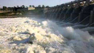 preview picture of video 'Gavins point dam june 2011'