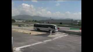 preview picture of video 'Crash Test H4 bus lato - ET100'