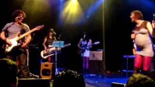 The Bird and the Bee - Maneater (Hall and Oates Cover)