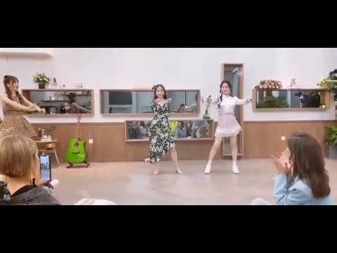 Wang Fei Fei and Meng Jia - Bad Girl Good Girl (Miss A)
