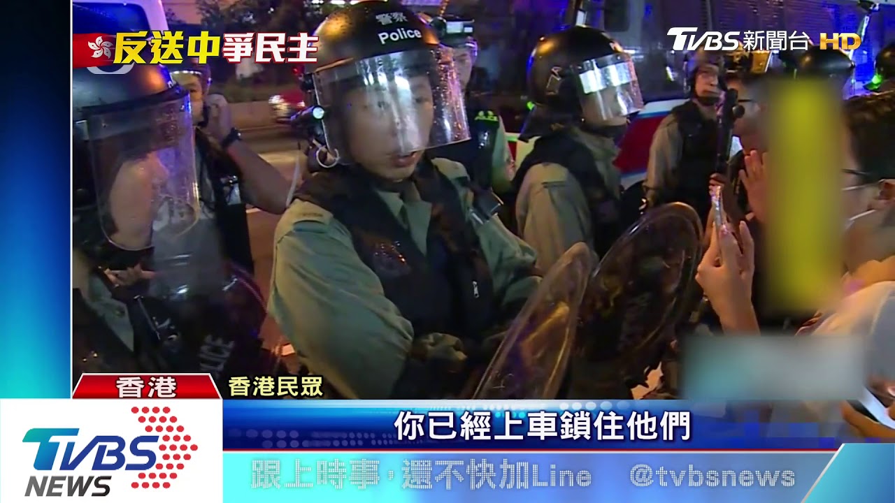 港警九龍灣登上巴士 多人遭帶回調查
