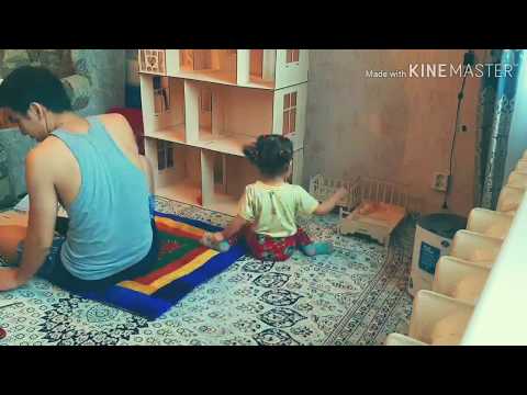 Деревянный кукольный домик с мебелью для дочки.