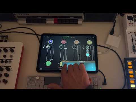 AUM Touch Crossfader with Rozeta XY No Hardware Controller