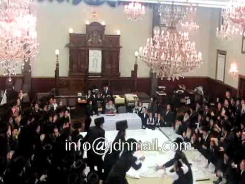 Sukkos/Hoshana Rabbah 5773 In Zvehill Incl Apple Throwing